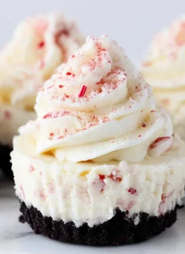 Delicious peppermint cheesecakes with a festive presentation