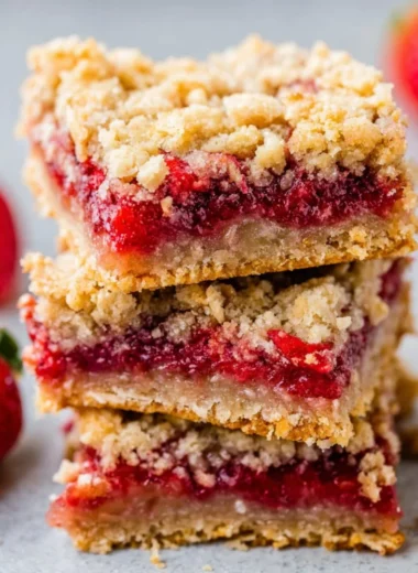 Delicious strawberry crumble bars with a golden crumble topping and fresh strawberries.