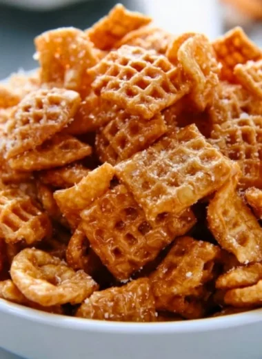 Delicious Caramel Crispix snack with a crunchy caramel coating