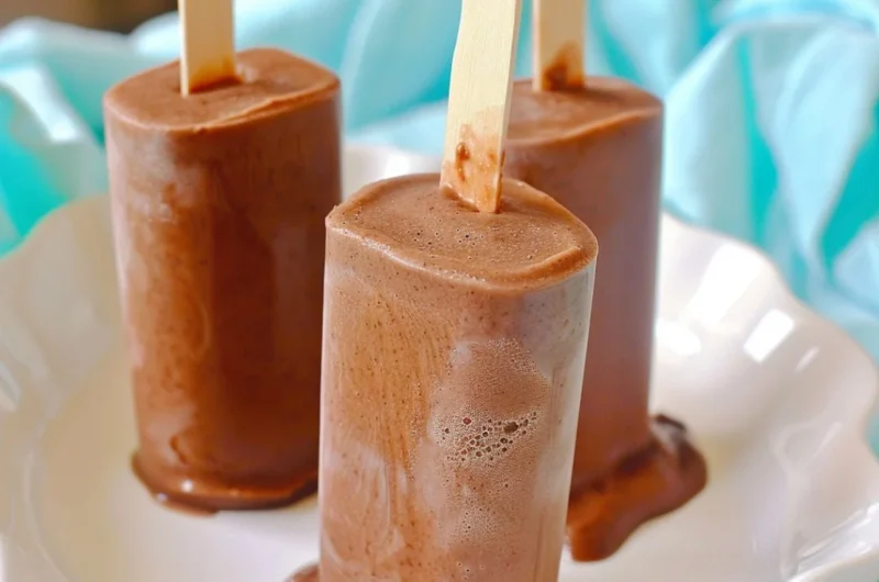 Healthy chocolate fudgsicles made with wholesome ingredients