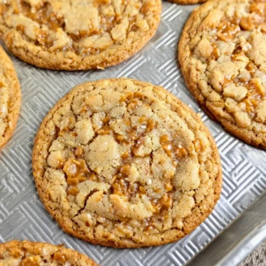 Delicious butterscotch crunch cookies with a crispy texture and sweet flavor.