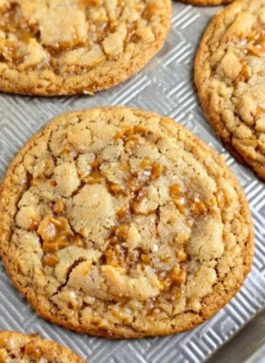 Delicious butterscotch crunch cookies with a crispy texture and sweet flavor.