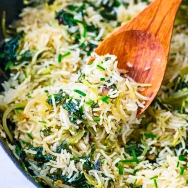 Bowl of nutritious spinach rice garnished with herbs