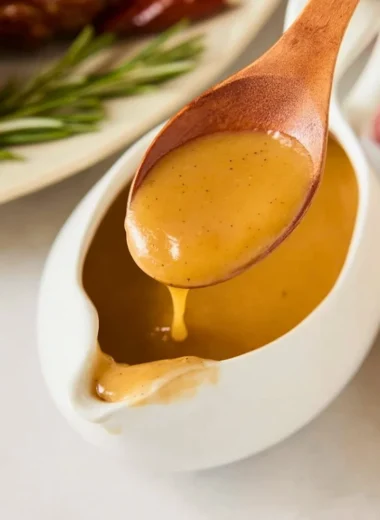 Delicious homemade gravy recipe for Thanksgiving meals