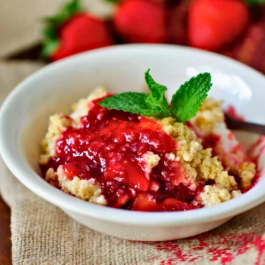 Delicious homemade strawberry cobbler dessert with fresh strawberries and crumbly topping