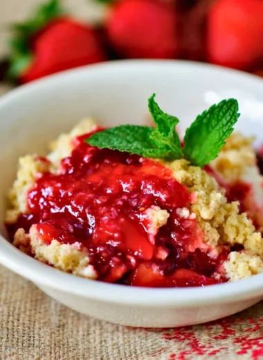 Delicious homemade strawberry cobbler dessert with fresh strawberries and crumbly topping