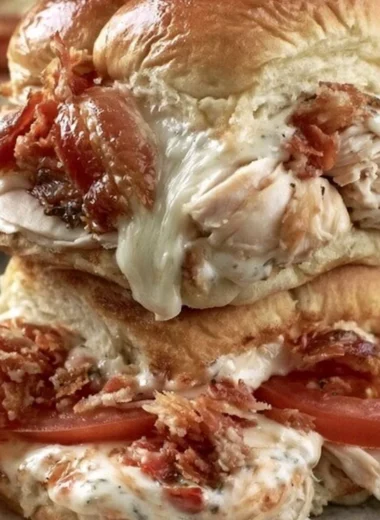 Kentucky Hot Brown Sliders served on a plate with garnishes